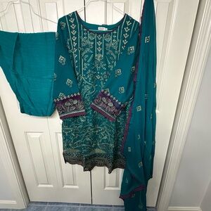 Elegant Emerald green Embroidered Women's Salwaar Kameez in chiffon size 24”